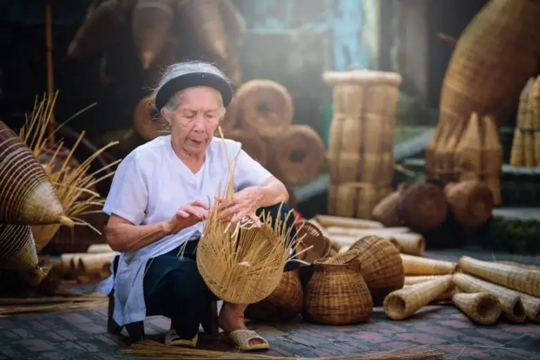 Vietnamese fishermen are doing basketry for fishing equipment at