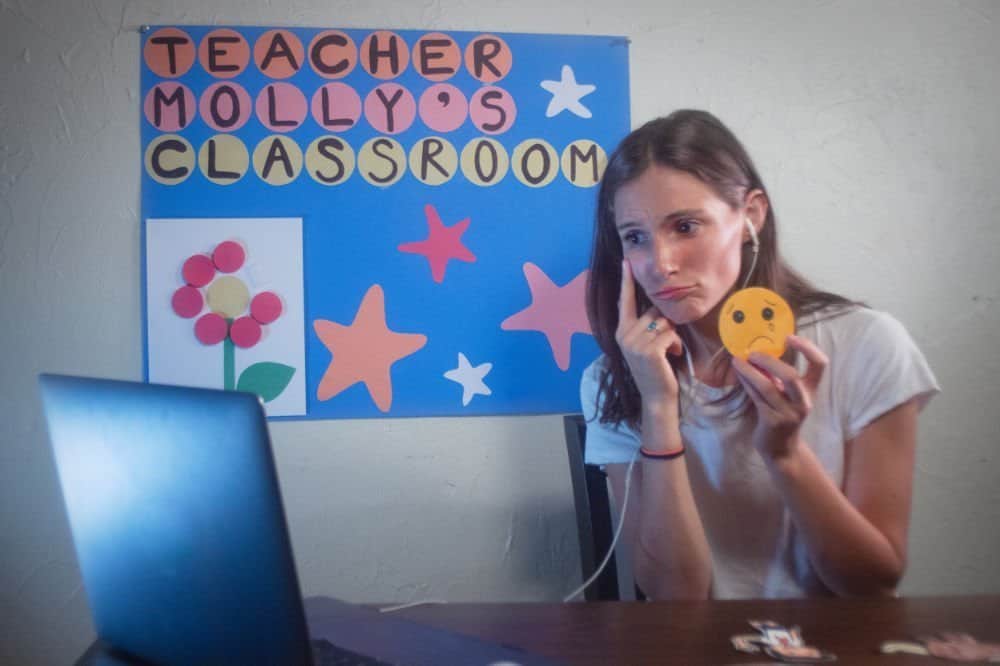Teacher Molly givong an online English lesson about feelings.